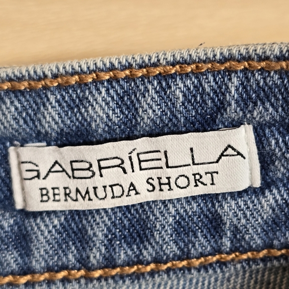 Sofia Jeans by Sofia Vergara Gabriella Mid Rise Bermuda Short Women Size 4 - Picture 3 of 14